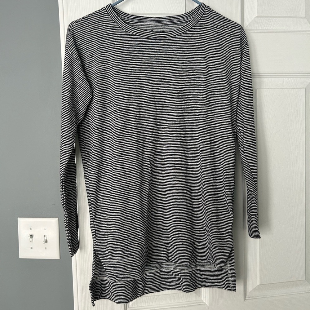 LOFT Black and White Knit Top XXSP